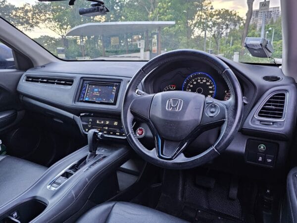 Honda Vezel - Navy Blue - Image 5