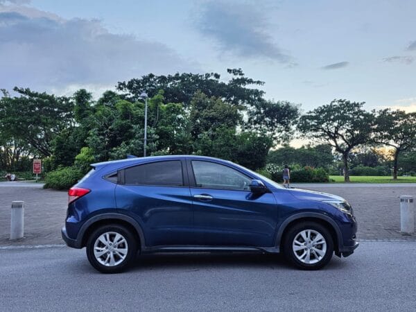Honda Vezel - Navy Blue - Image 4