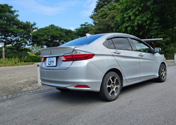 Honda Grace - Silver - Image 4