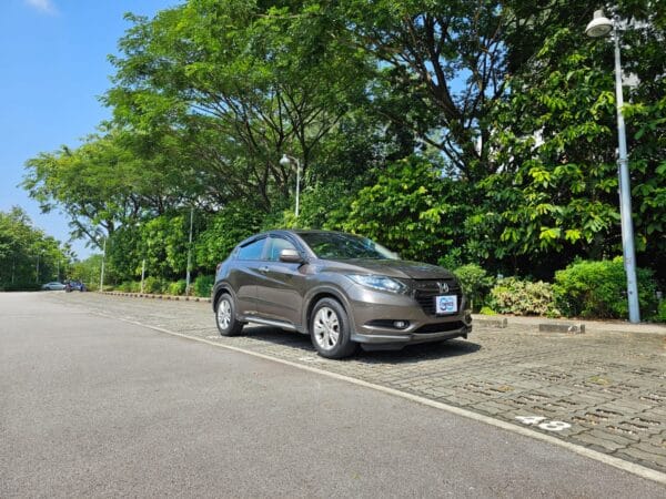 Honda Vezel - Metallic Grey - Image 2