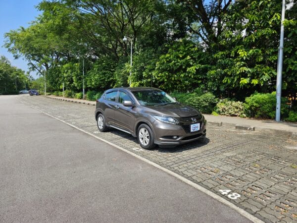 Honda Vezel - Metallic Grey