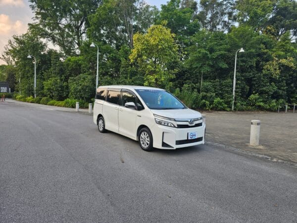 Toyota Voxy  - White - Image 4
