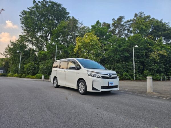 Toyota Voxy  - White