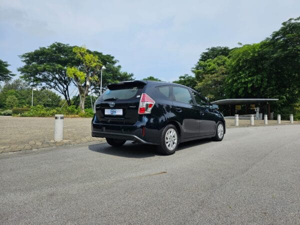 Toyota Prius+ - Black - Image 4