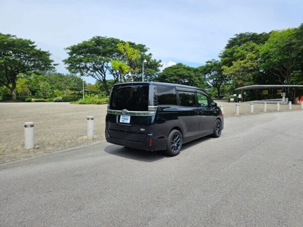 Toyota Voxy - Black - Image 3